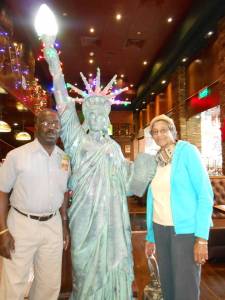 statue-of-liberty-at-bawadi-mall-2